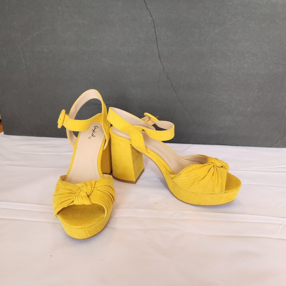 Open toe shoes